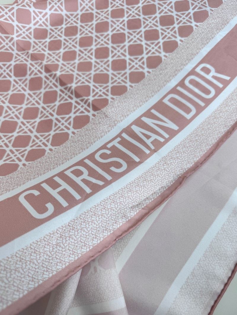 CHRISTIAN DIOR